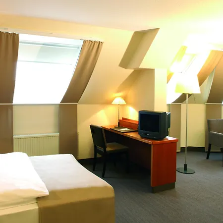 Spark By Hilton Stuttgart 4* סינדלפינגן